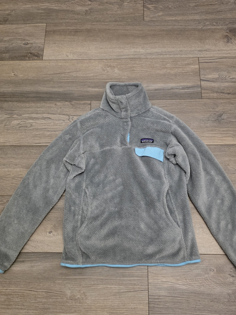 Patagonia Gray Pullover Fleece with Light Blue Accents